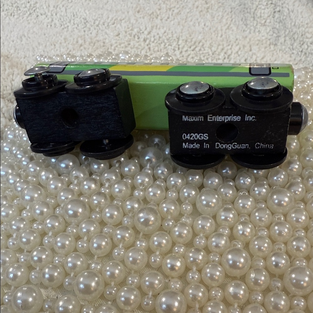 Brightline  Wooden and magnetic Green and Black Toy Train - Picture 3 of 5